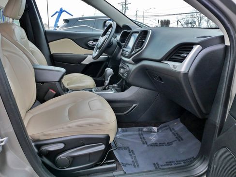 Used 2018 Jeep Cherokee Limited image 12