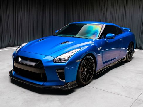 Used 2020 Nissan GT-R Premium AWD/4WD image 23