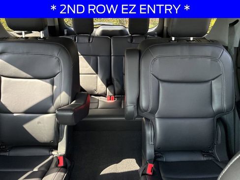 Used 2023 Ford Explorer XLT w/ Equipment Group 202A image 7