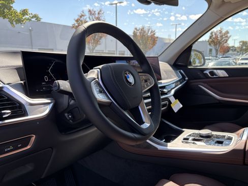 Used 2026 BMW X7 xDrive40i image 16