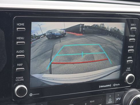 Used 2022 Toyota Highlander XLE image 23