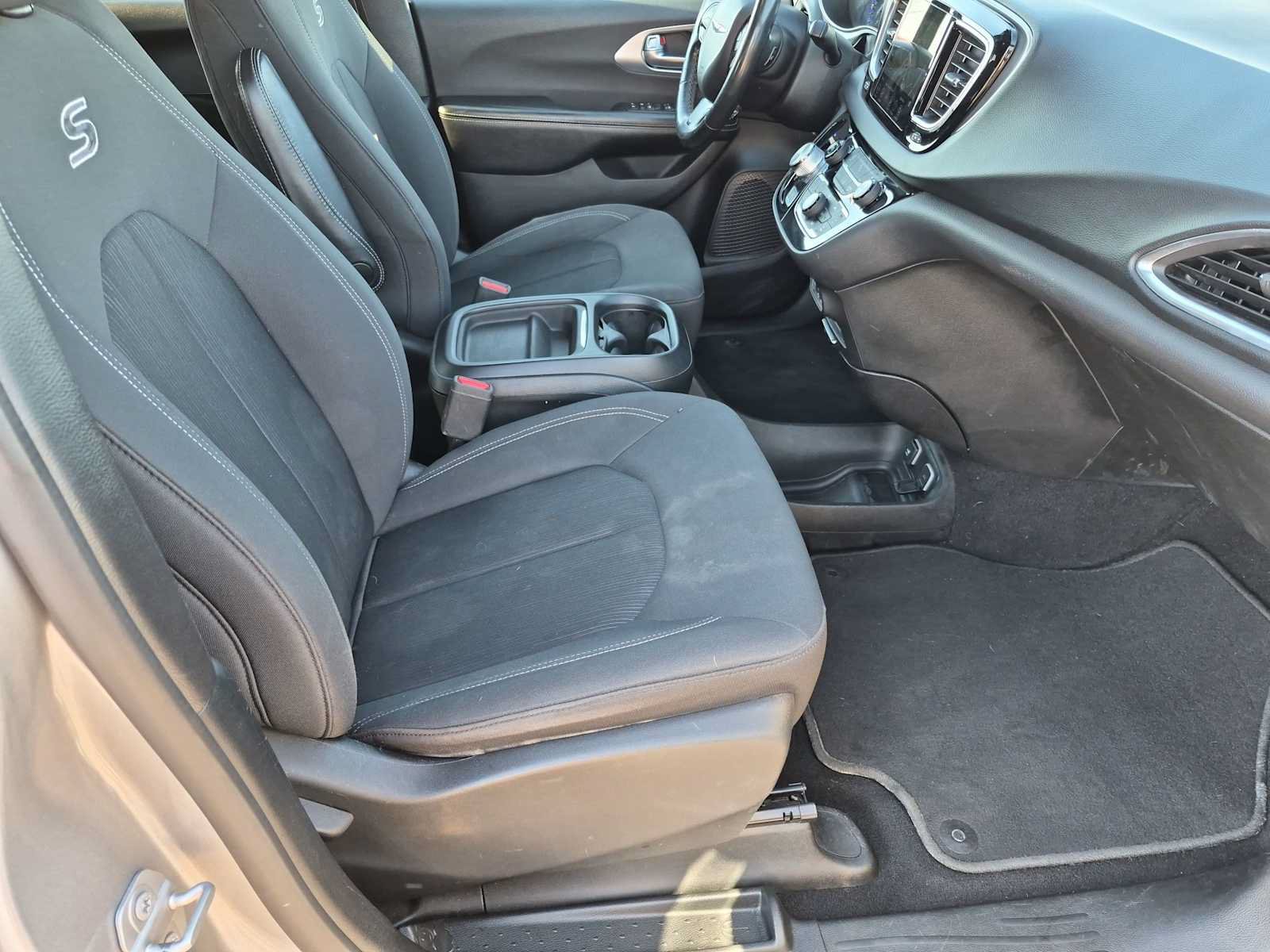 Used 2019 Chrysler Pacifica Touring Plus w/ S Appearance Package FWD image 21