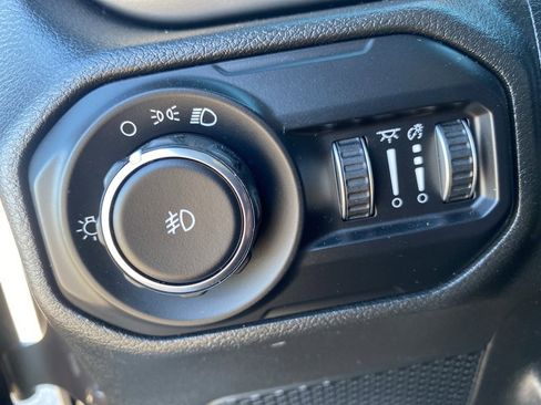 Used 2021 Jeep Wrangler Unlimited Sport image 28