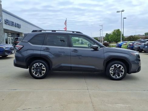 Used 2025 Subaru Forester Premium AWD/4WD image 4