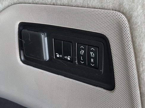 Certified 2023 Cadillac Escalade ESV Premium Luxury Platinum w/ LPO, Radiant Package AWD/4WD image 15