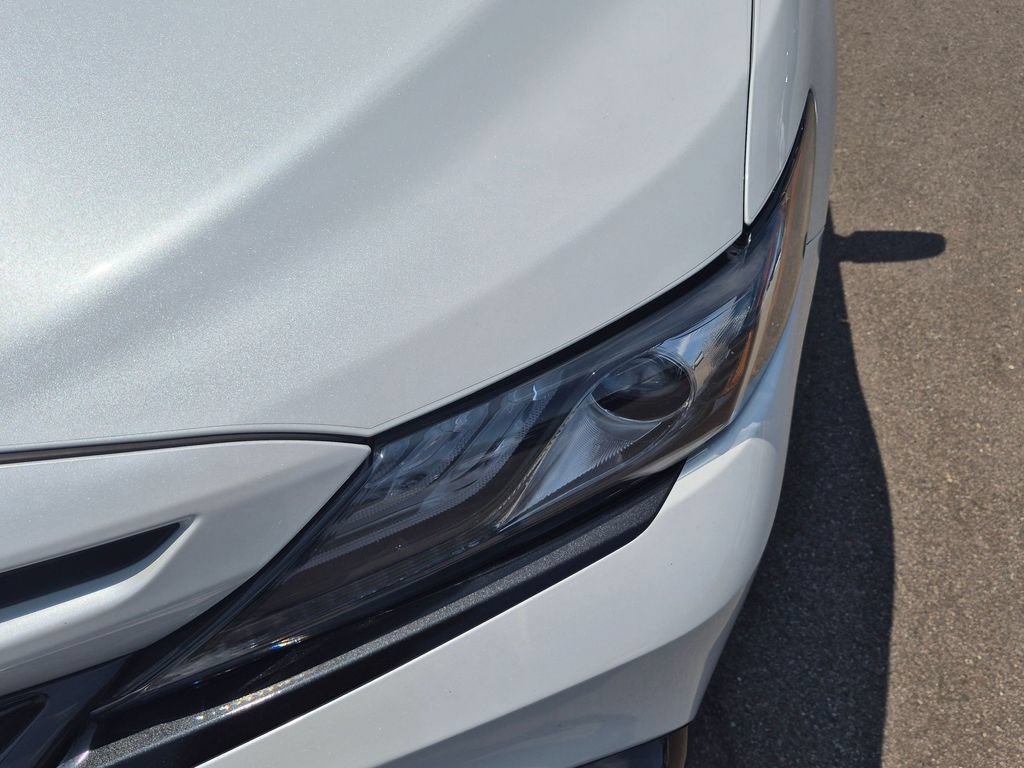 Used 2022 Toyota Camry XSE FWD image 9