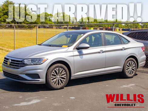 Used 2020 Volkswagen Jetta SE FWD image 1