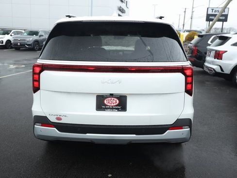 New 2025 Kia Carnival EX image 17