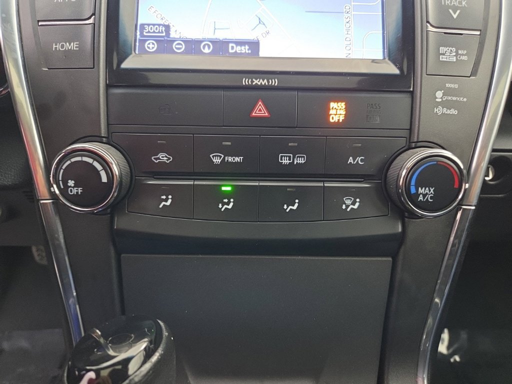 Used 2016 Toyota Camry SE FWD image 33