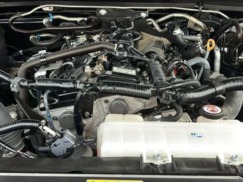 Used 2025 Toyota Tacoma SR5 AWD/4WD image 33