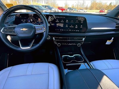 Used 2025 Chevrolet Traverse High Country image 7