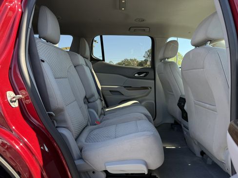 Used 2019 GMC Acadia SLE image 33