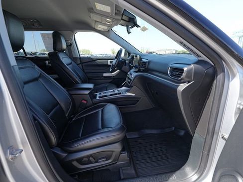Used 2020 Ford Explorer XLT w/ Equipment Group 202A AWD/4WD image 22
