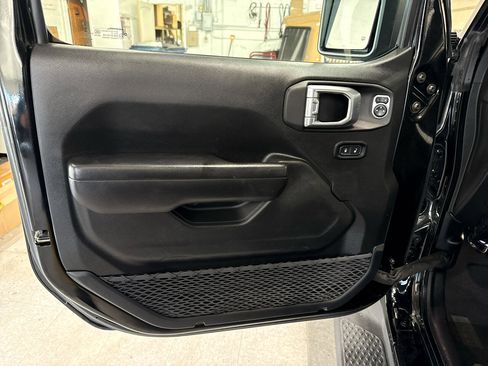 Used 2021 Jeep Gladiator Sport image 26