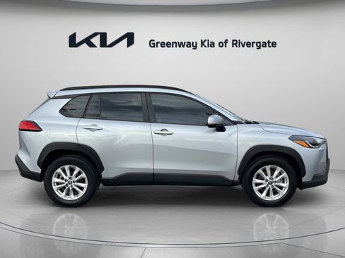 Used 2023 Toyota Corolla Cross LE image 7