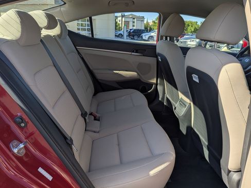 Used 2017 Hyundai Elantra SE FWD image 29