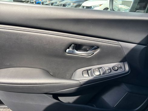 Used 2025 Nissan Sentra SV FWD image 18