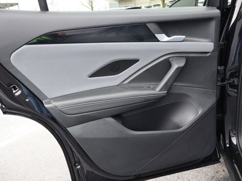 Certified 2025 Volkswagen Tiguan SE R-Line image 25