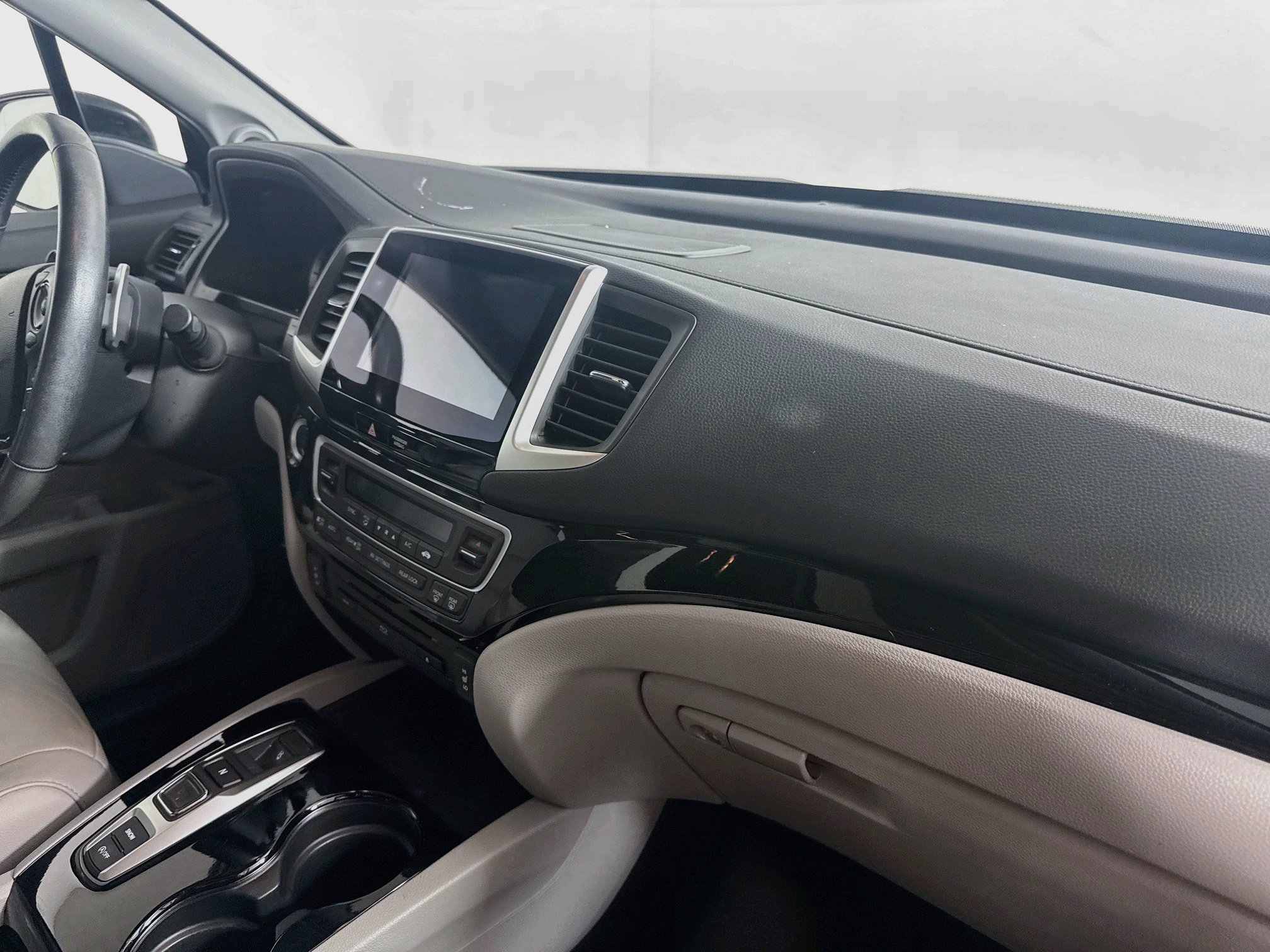 Used 2016 Honda Pilot Touring image 28