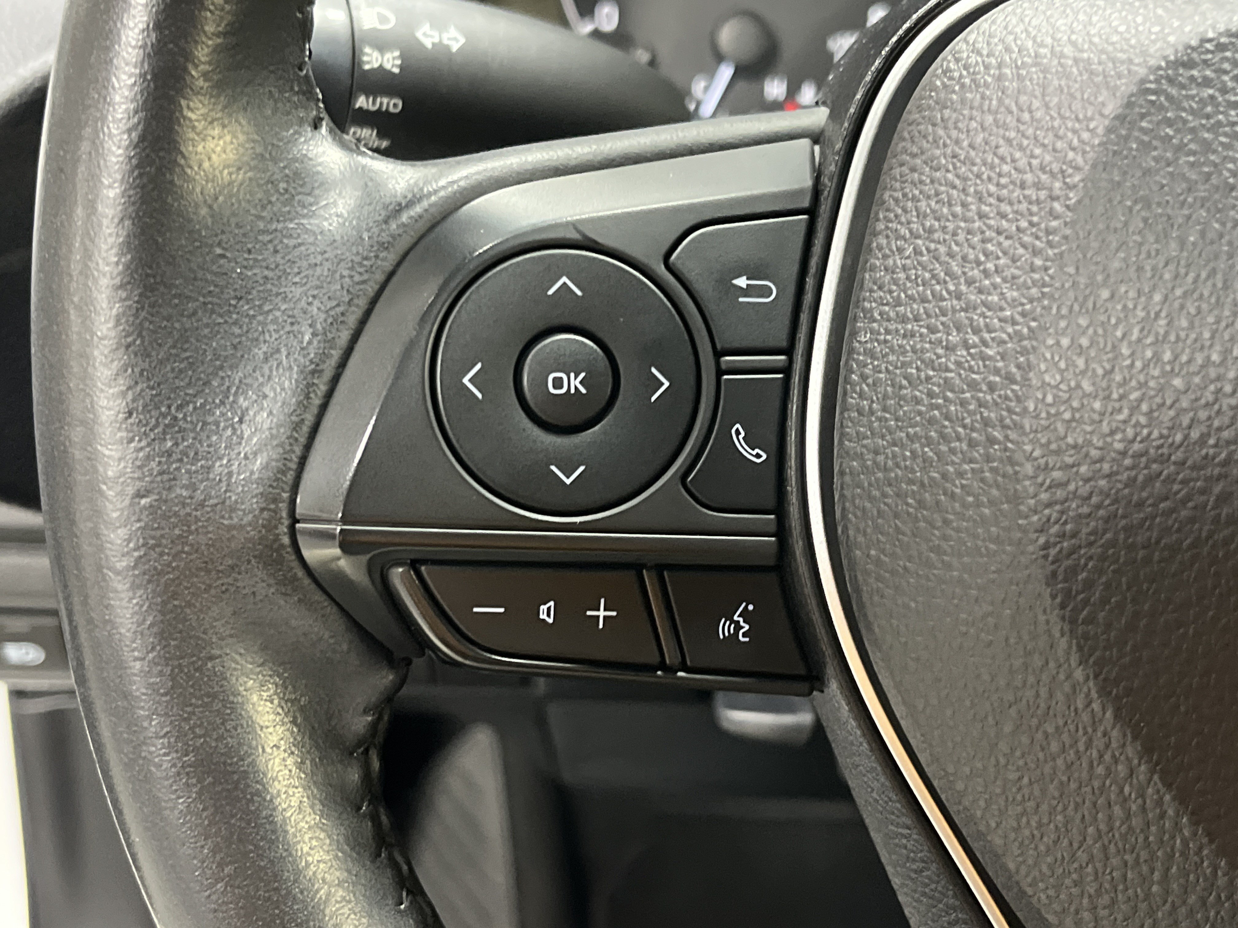 Used 2023 Toyota Corolla SE w/ SE Premium Package FWD image 19
