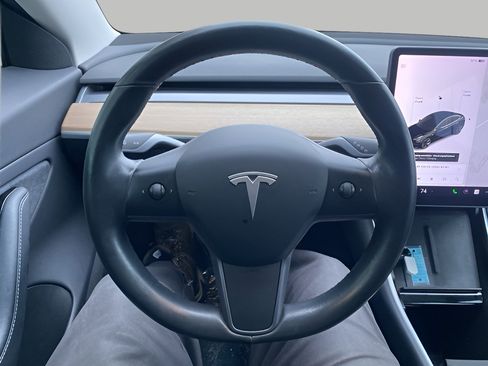 Used 2018 Tesla Model 3 Long Range RWD image 12
