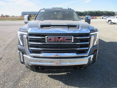 New 2026 GMC Sierra 3500 SLT w/ SLT Premium Package image 11