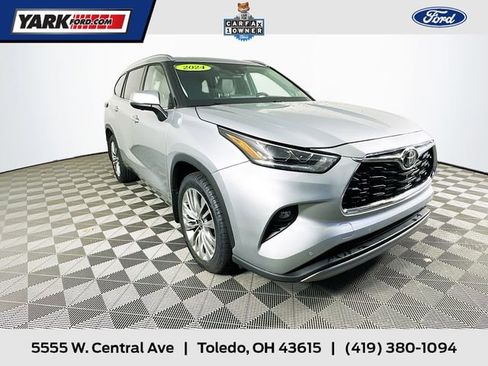 Used 2024 Toyota Highlander Platinum image 1