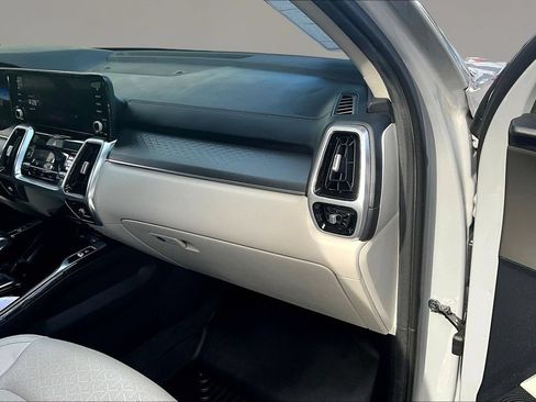Certified 2023 Kia Sorento SX AWD/4WD image 25