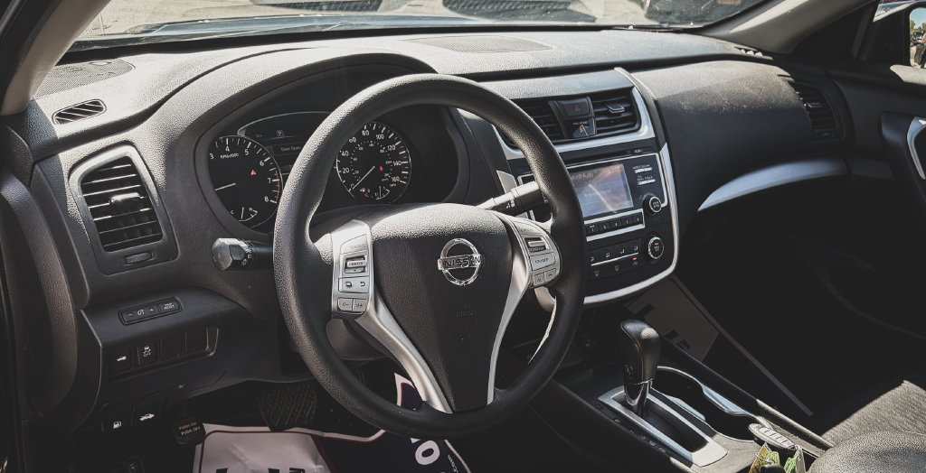Used 2018 Nissan Altima 2.5 S w/ S Convenience Package FWD image 2