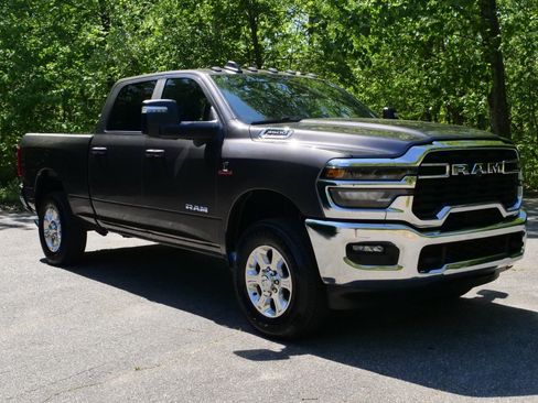 Used 2025 RAM 3500 Big Horn AWD/4WD image 4
