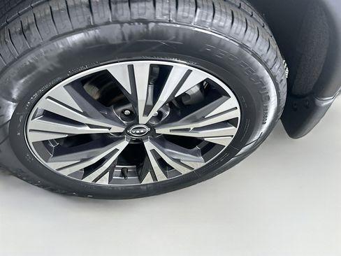 Used 2023 Nissan Rogue SV AWD/4WD image 11
