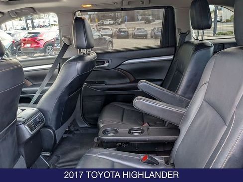 Used 2017 Toyota Highlander XLE AWD/4WD image 13