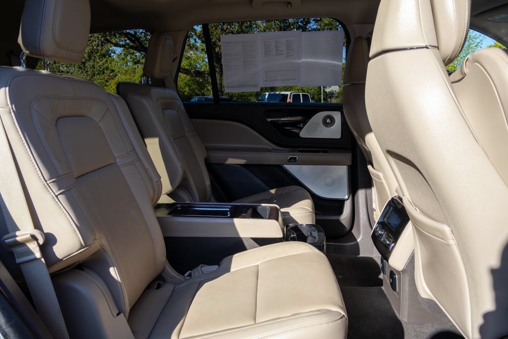 Used 2024 Lincoln Aviator Reserve w/ Equipment Group 201A AWD/4WD image 13