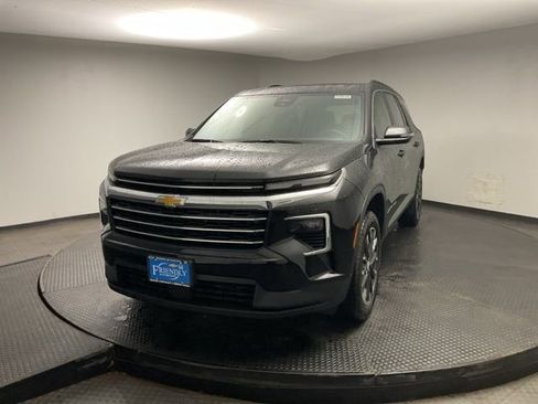 New 2026 Chevrolet Traverse LT w/ Sun and Wheel Package image 3