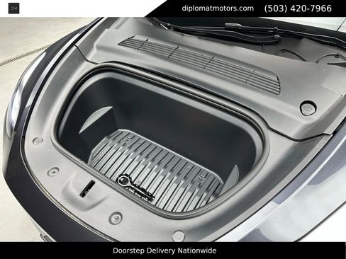 Used 2025 Tesla Model Y Long Range image 42