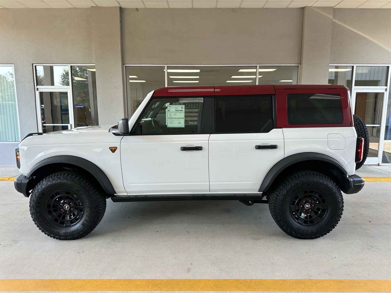 Used 2026 Ford Bronco Badlands w/ Sasquatch Package AWD/4WD image 4
