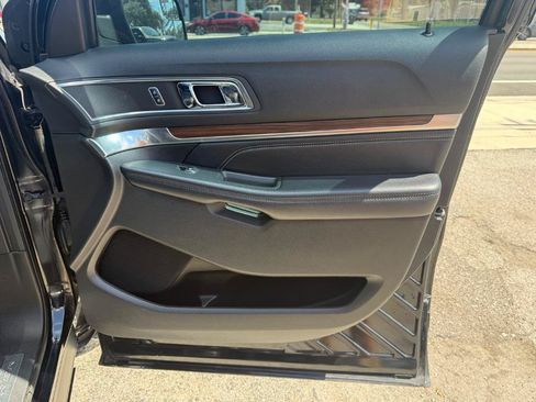 Used 2018 Ford Explorer Limited FWD image 37