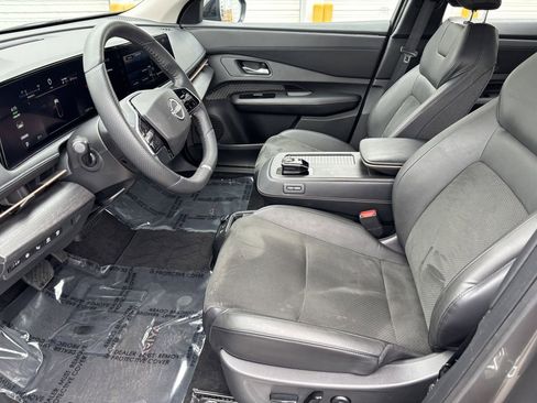 Used 2024 Nissan Ariya AWD image 13