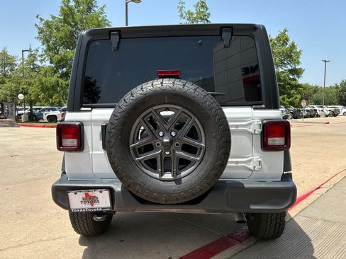 Used 2025 Jeep Wrangler Unlimited Sport AWD/4WD image 7