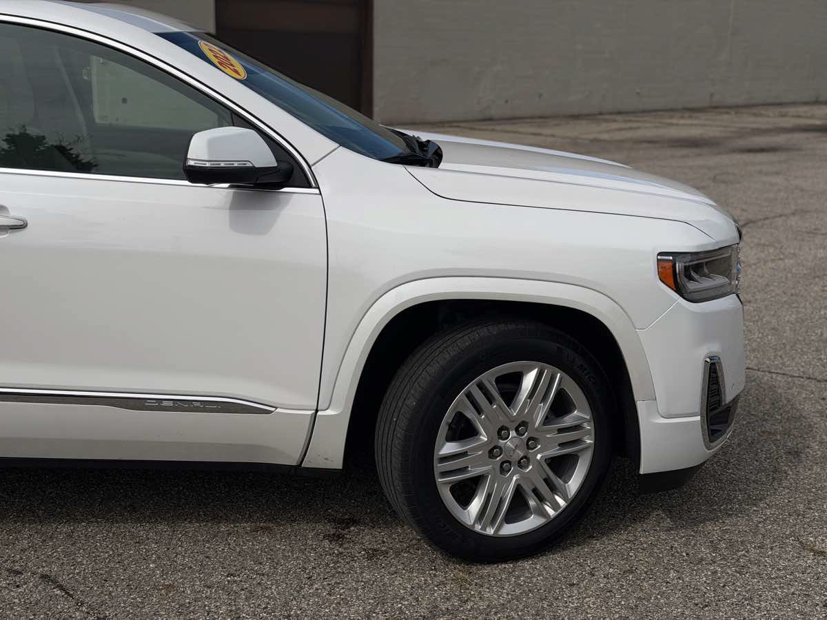Used 2022 GMC Acadia Denali w/ Denali Ultimate Package AWD/4WD image 2