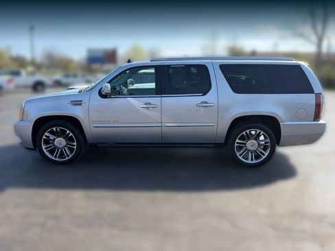 Used 2012 Cadillac Escalade ESV Premium AWD/4WD image 4