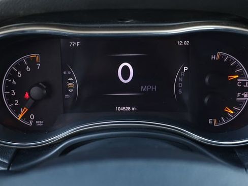 Used 2015 Jeep Grand Cherokee Limited w/ Luxury Group II image 16