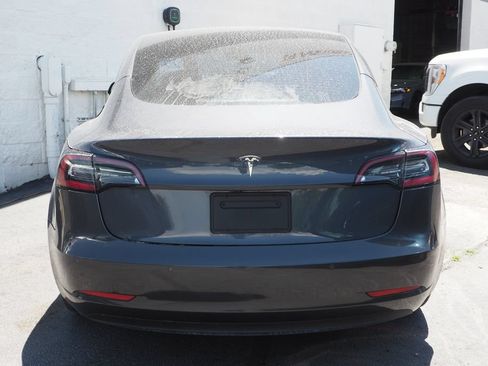 Used 2022 Tesla Model 3 Standard Range RWD image 2