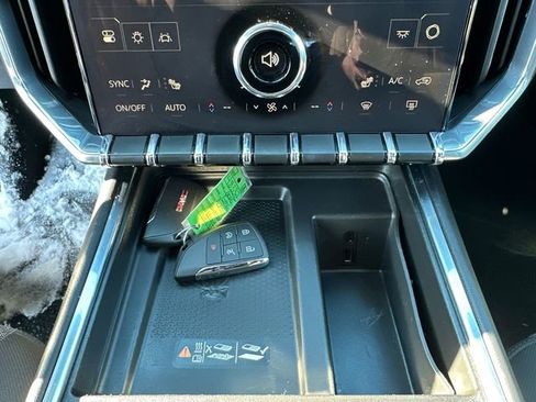 Used 2025 GMC Acadia Elevation image 34