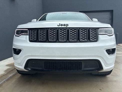 Used 2020 Jeep Grand Cherokee Altitude AWD/4WD image 2