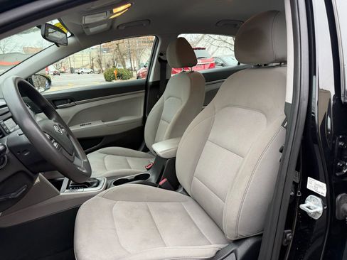 Used 2018 Hyundai Elantra SE image 11
