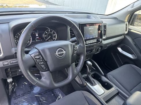 Used 2024 Nissan Frontier SV w/ SV Convenience Package image 16