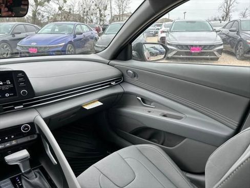 Used 2025 Hyundai Elantra Sport image 19