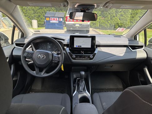 Used 2025 Toyota Corolla LE FWD image 13