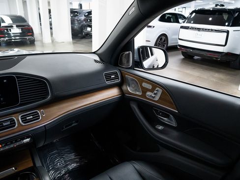 Used 2022 Mercedes-Benz Maybach GLS 600 4MATIC image 12